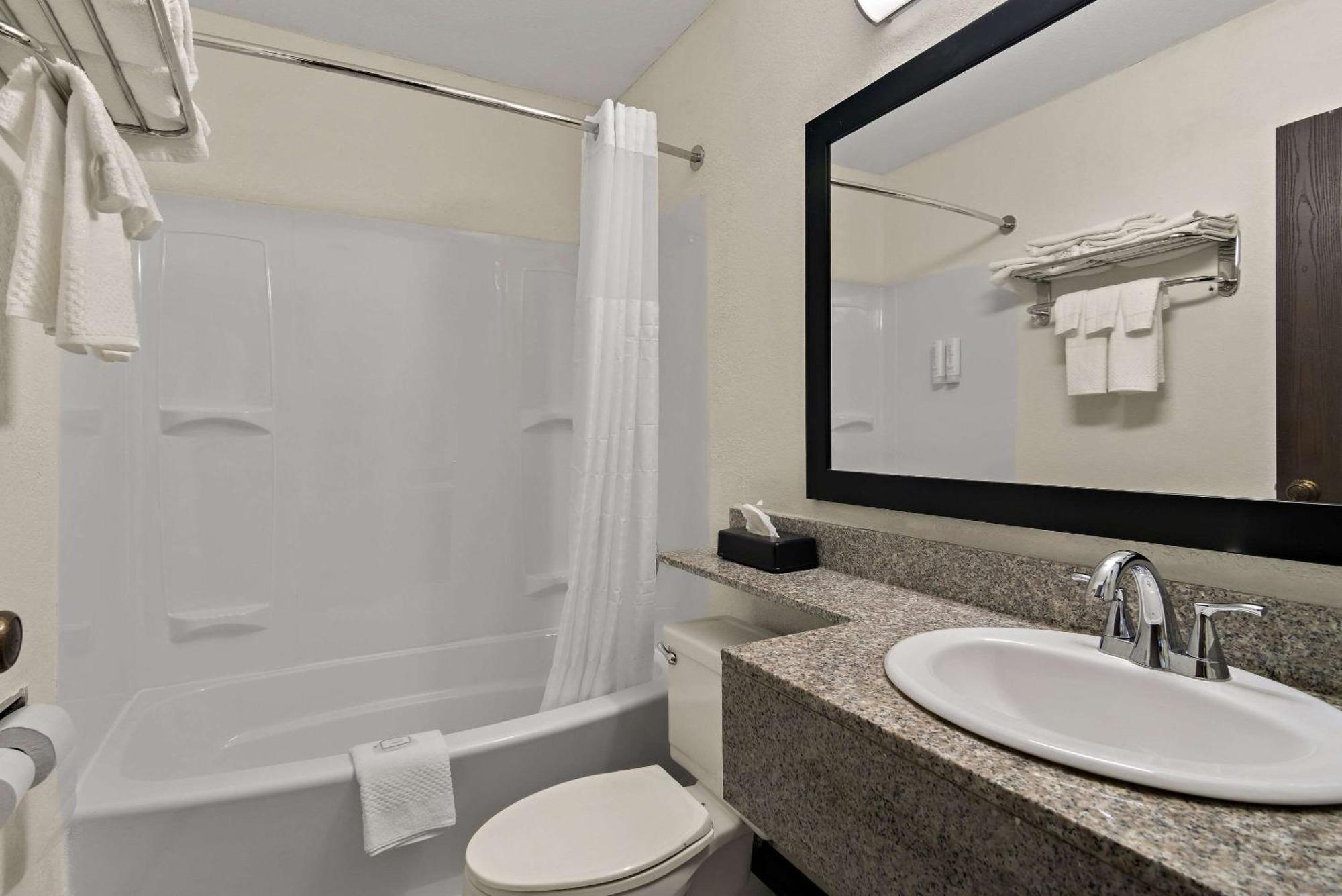 Clarion Pointe Bloomington-Normal Near I-55 And University المظهر الخارجي الصورة